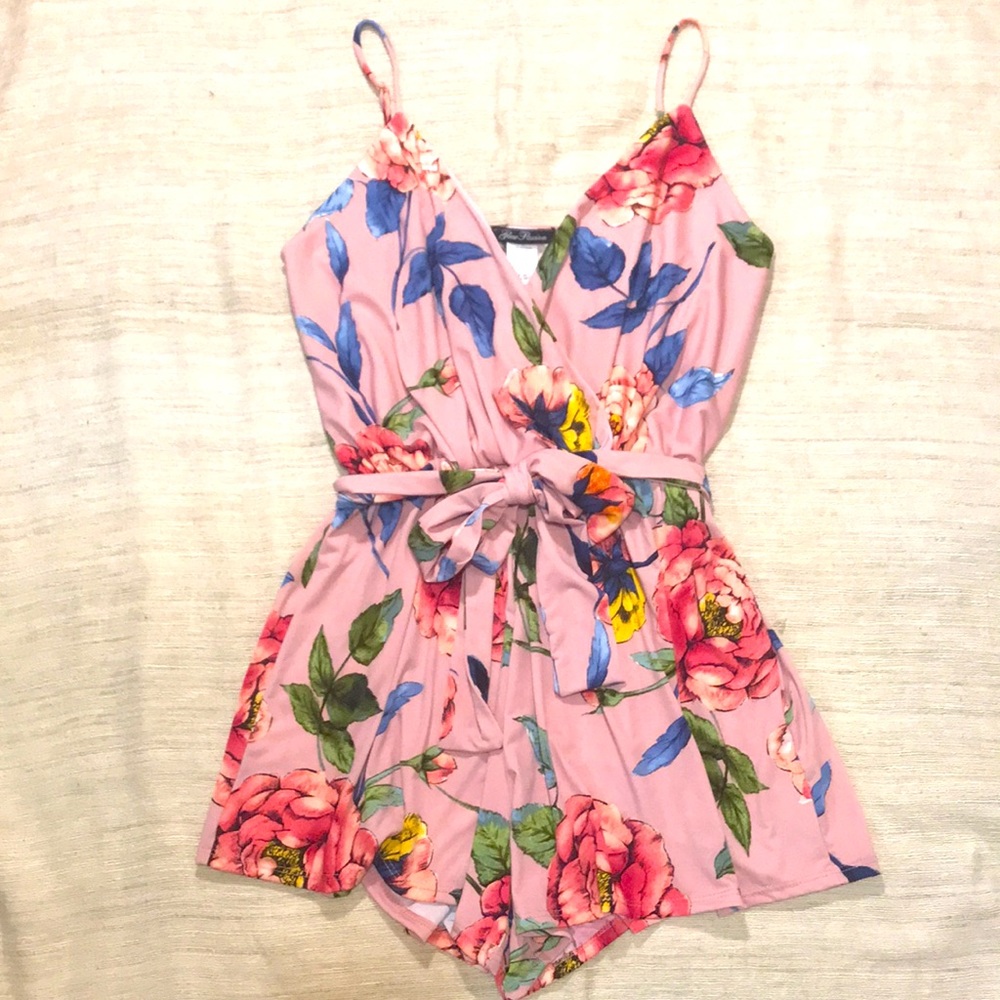 Glow Passion floral romper w/belt, Sz L